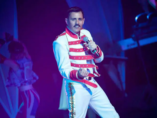 Dean Richardson as Freddie Mercury rewind spain 1