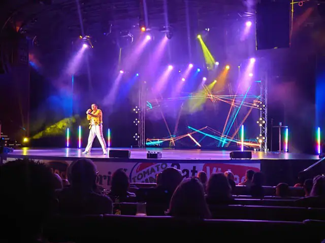 Dean Richardson as Freddie Mercury rewind spain 2