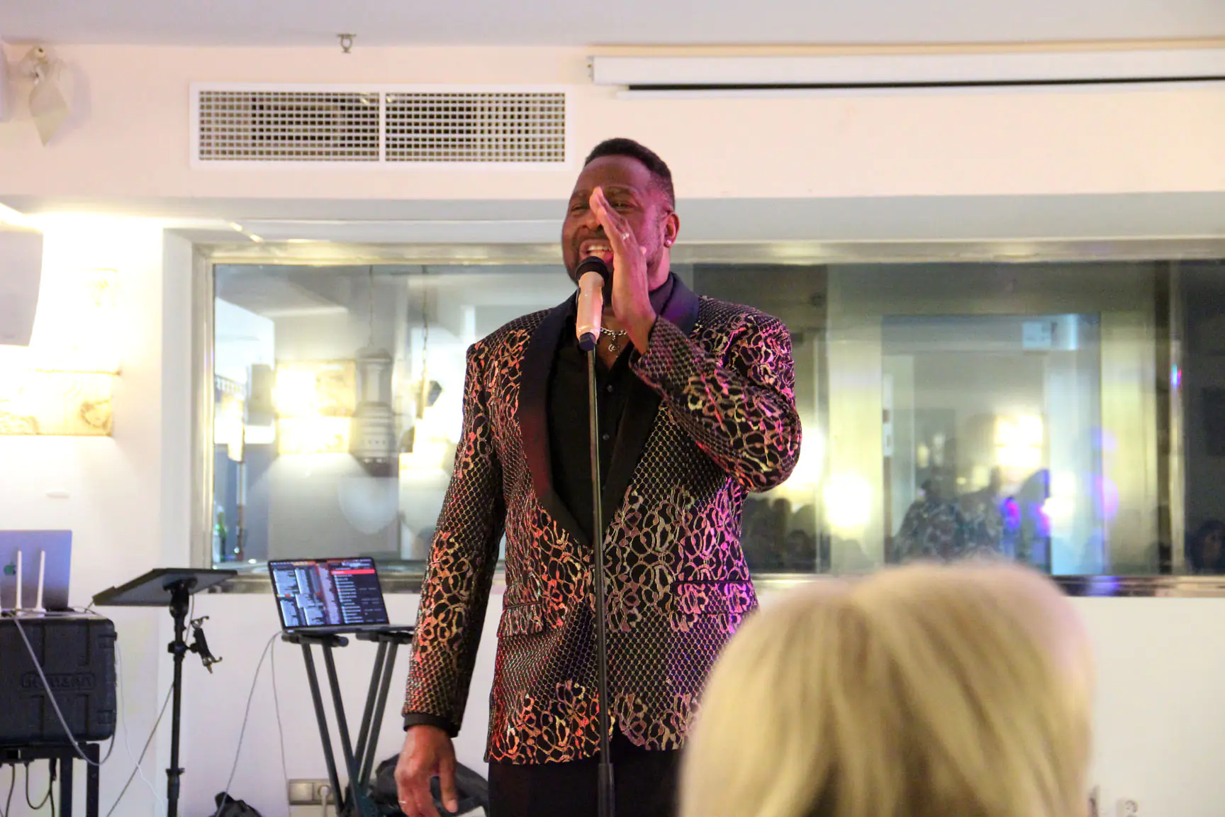 Fil Straughan as Luther Vandross with Tiny Lou Morgan at Restaurante A Estribor and Fairways Restaurant February 2026 rewind spain 6