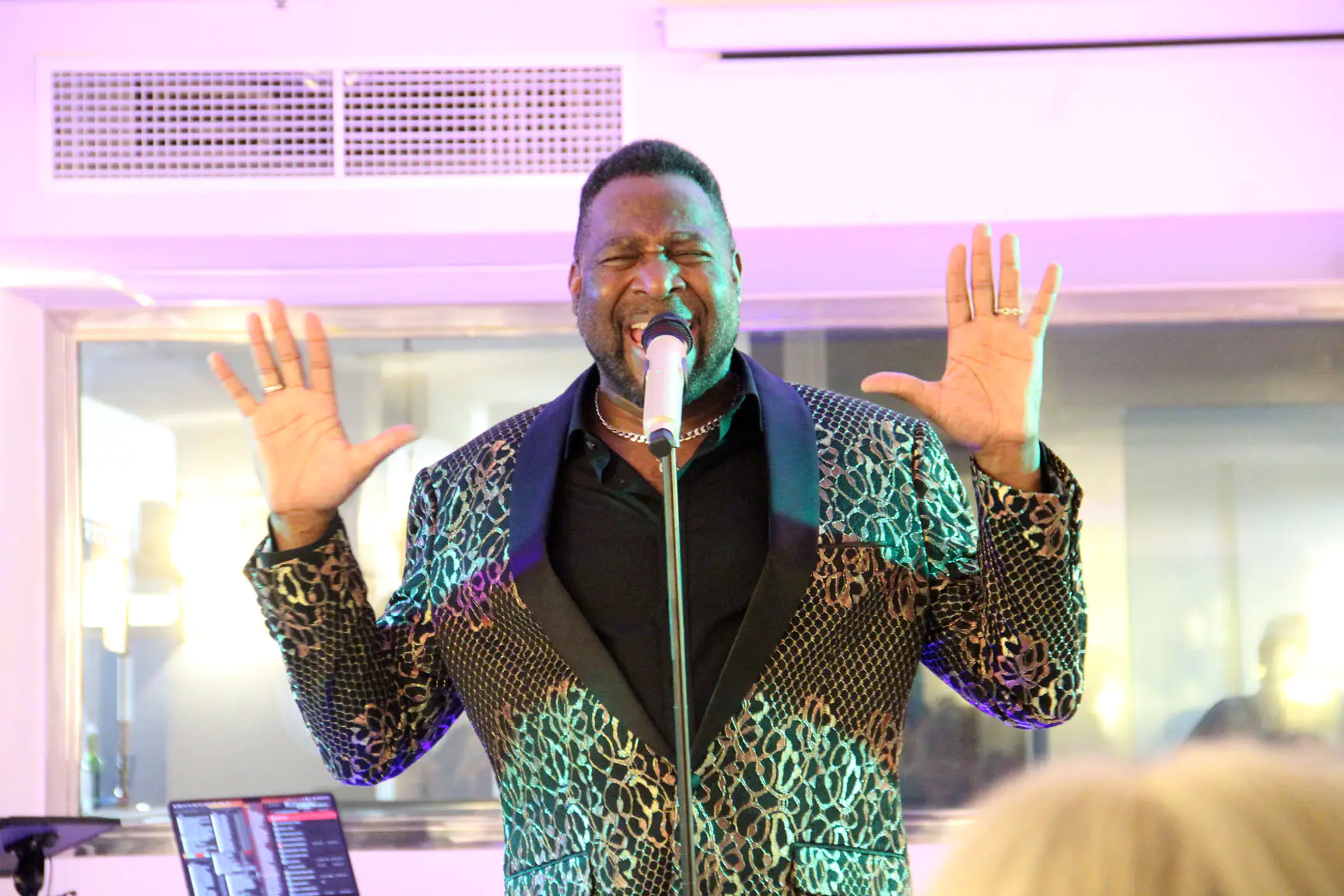 Fil Straughan as Luther Vandross with Tiny Lou Morgan at Restaurante A Estribor and Fairways Restaurant February 2026 rewind spain 7