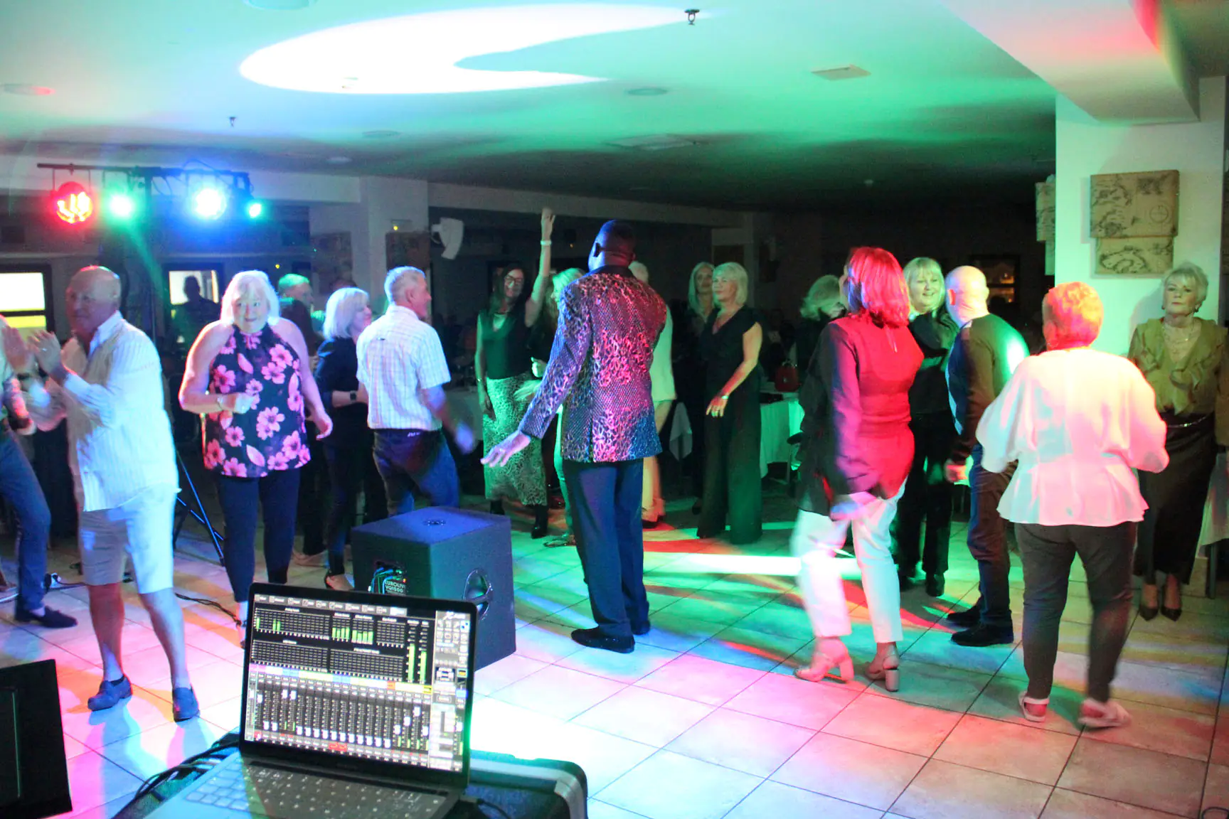 Fil Straughan as Luther Vandross with Tiny Lou Morgan at Restaurante A Estribor and Fairways Restaurant February 2026 rewind spain 10