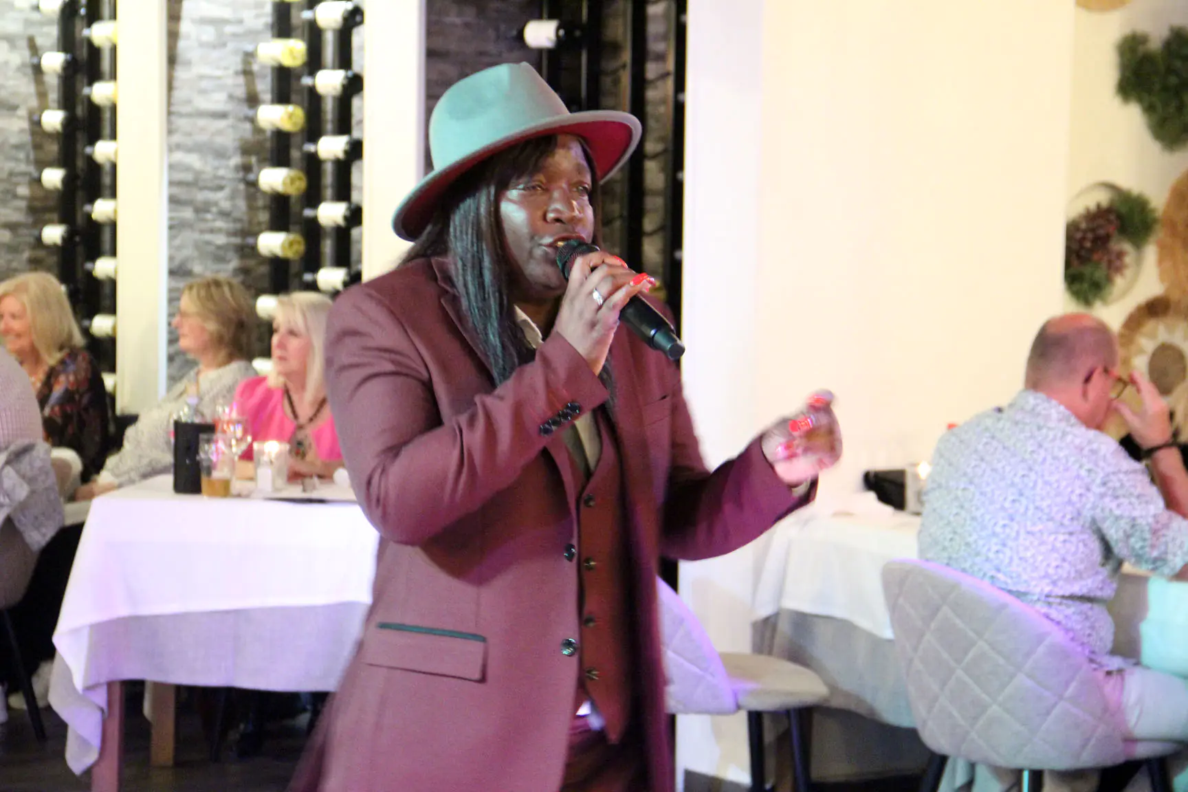 Fil Straughan as Luther Vandross with Tiny Lou Morgan at Restaurante A Estribor and Fairways Restaurant February 2026 rewind spain 11