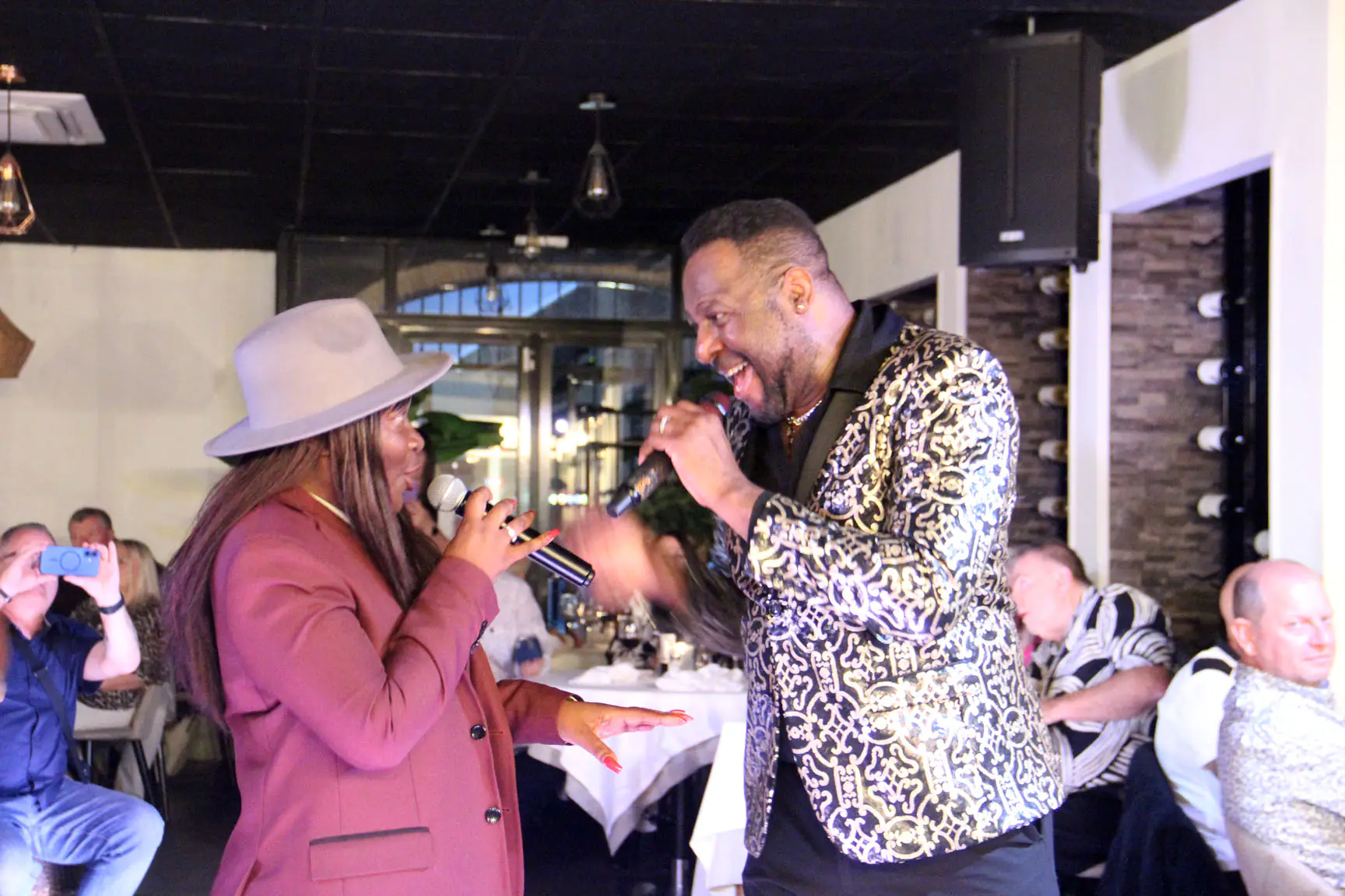 Fil Straughan as Luther Vandross with Tiny Lou Morgan at Restaurante A Estribor and Fairways Restaurant February 2026 rewind spain 14