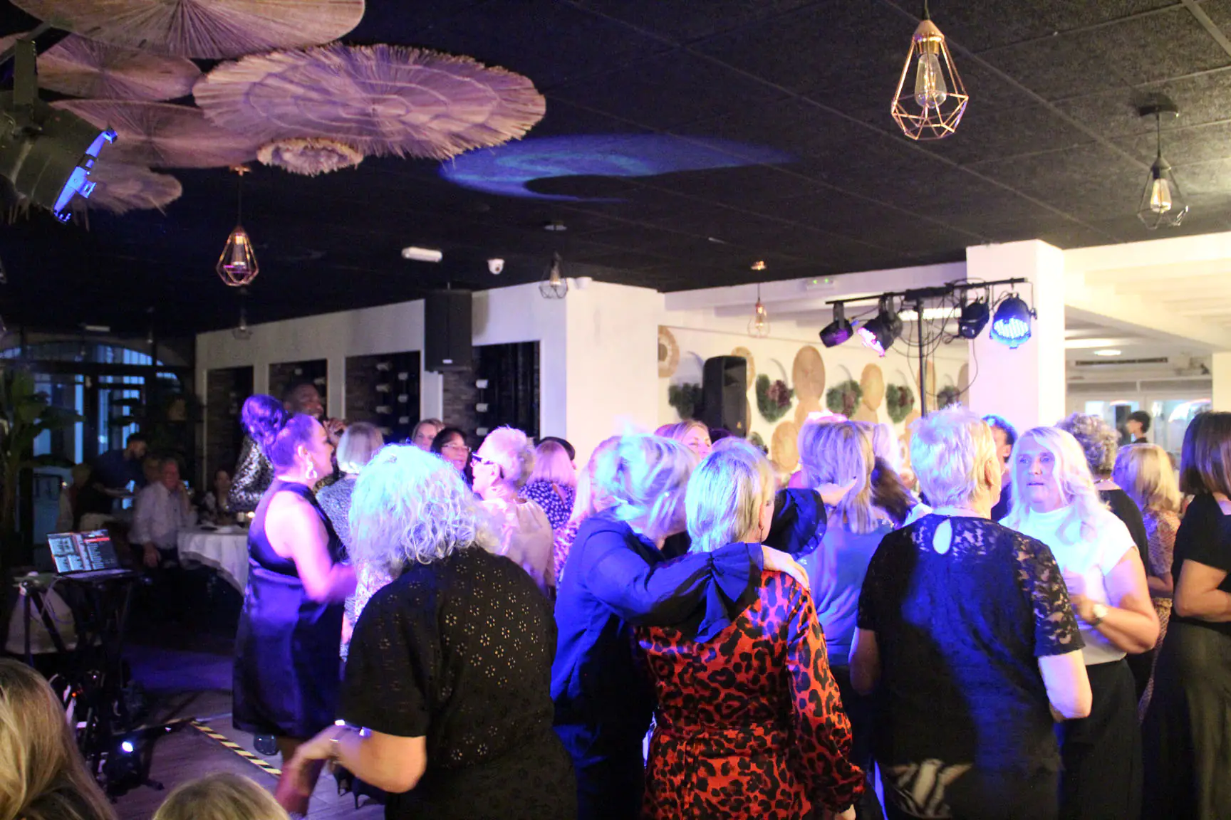 Fil Straughan as Luther Vandross with Tiny Lou Morgan at Restaurante A Estribor and Fairways Restaurant February 2026 rewind spain 15