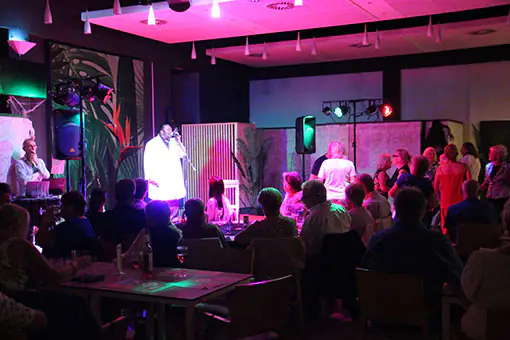 William Hicks as Barry White with Tiny Lou Morgan at Alannia Costa Blanca and Fairways Restaurant November 2025 rewind spain 4