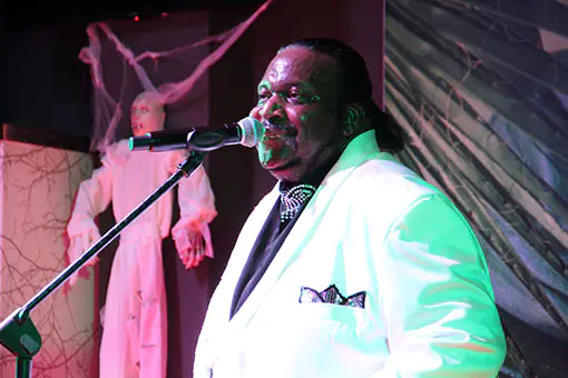 William Hicks as Barry White with Tiny Lou Morgan at Alannia Costa Blanca and Fairways Restaurant November 2025 rewind spain 5