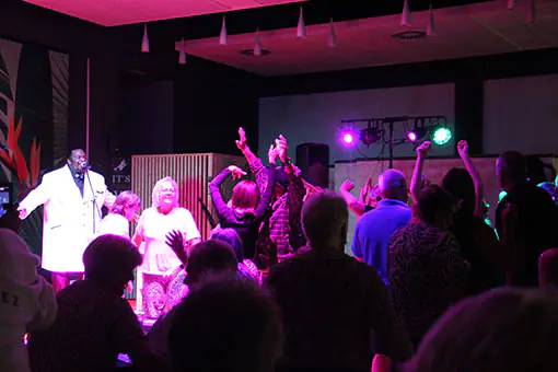 William Hicks as Barry White with Tiny Lou Morgan at Alannia Costa Blanca and Fairways Restaurant November 2025 rewind spain 6