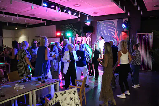 William Hicks as Barry White with Tiny Lou Morgan at Alannia Costa Blanca and Fairways Restaurant November 2025 rewind spain 8