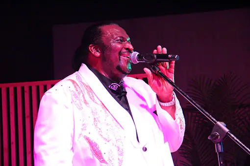 William Hicks as Barry White with Tiny Lou Morgan at Alannia Costa Blanca and Fairways Restaurant November 2025 rewind spain 10