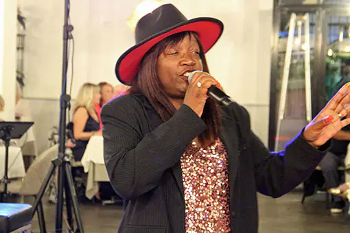 William Hicks as Barry White with Tiny Lou Morgan at Alannia Costa Blanca and Fairways Restaurant November 2025 rewind spain 12