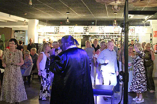 William Hicks as Barry White with Tiny Lou Morgan at Alannia Costa Blanca and Fairways Restaurant November 2025 rewind spain 13