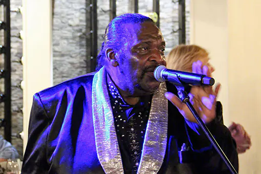 William Hicks as Barry White with Tiny Lou Morgan at Alannia Costa Blanca and Fairways Restaurant November 2025 rewind spain 14