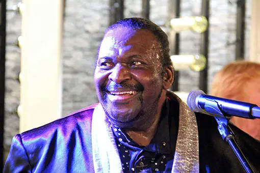 William Hicks as Barry White with Tiny Lou Morgan at Alannia Costa Blanca and Fairways Restaurant November 2025 rewind spain 15