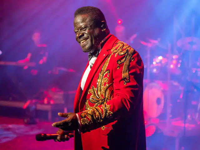 Harry Cambridge as Luther Vandross rewind spain 1