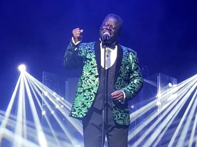Harry Cambridge as Luther Vandross rewind spain 5