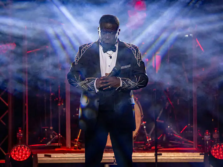 Harry Cambridge as Luther Vandross Rewind Spain sm