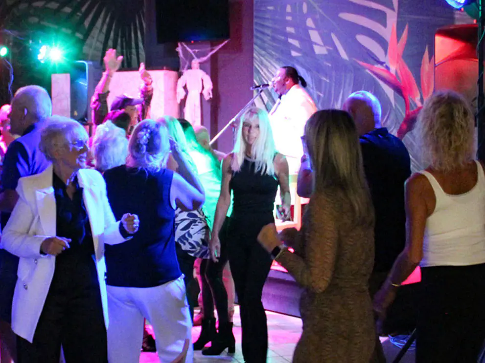 William Hicks as Barry White with Tiny Lou Morgan at Alannia Costa Blanca and Fairways Restaurant November 2025 Rewind Spain md