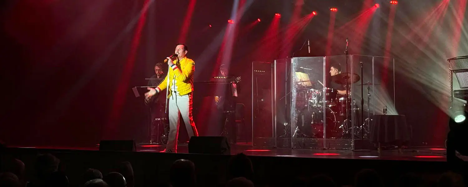 Rewind Spain lg header act Dean Richardson as Freddie Mercury