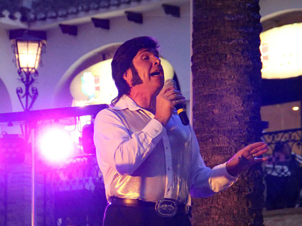 Rewind Spain header act Scott Dee as Engelbert Humperdinck md