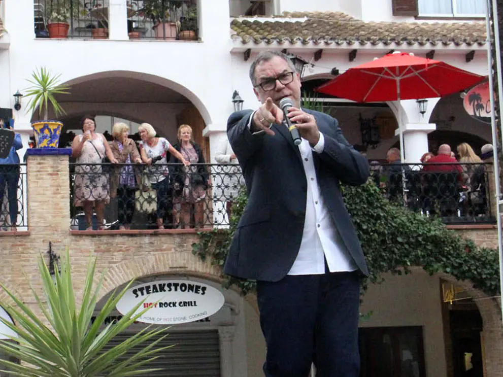 Steve Brookstein at Villamartin Plaza 20th October 2019 Rewind Spain md