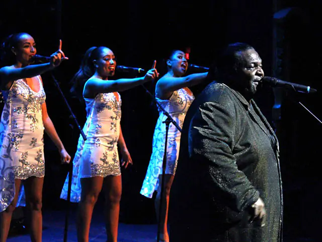William Hicks as Barry White rewind spain 5